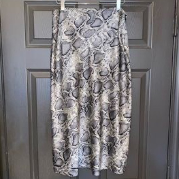 Snakeskin print silky midi skirt - Picture 3 of 4
